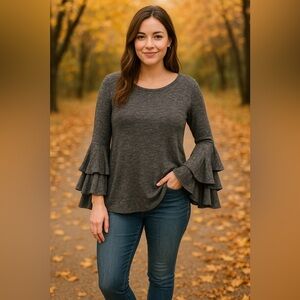 Pixi + Ivy Tiered Bell Sleeve Heathered gray Knit Top Sz L (Excellent Condition)